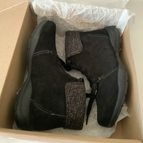 Clarks Women's Roseville Black Suede Lace up Ankle Boot Round Toe Casual Booties - Picture 14 of 14